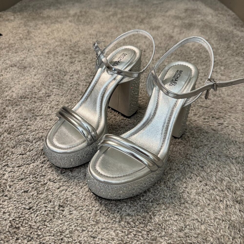 NIB! Michael Kors Silver Metallic Leather Platform Sandal Size 8M
